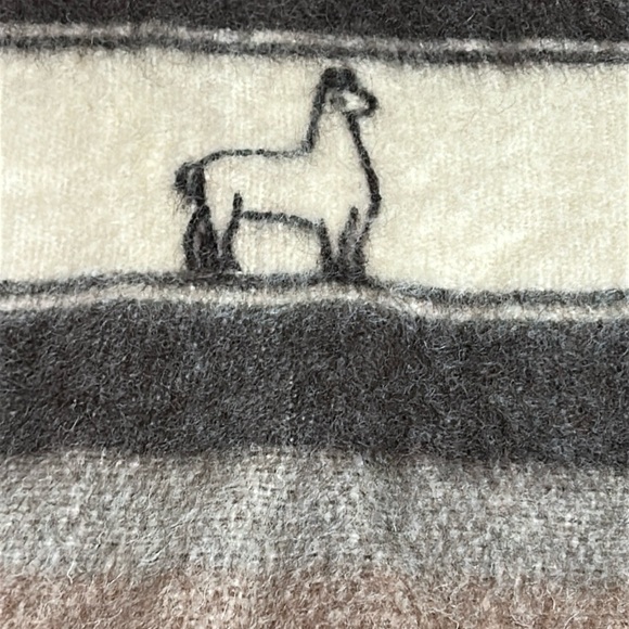 Vintage Quiaqueno Brown Tan Fringe Alpaca Llama Wool Poncho Pom Pom drawstring - Picture 3 of 15